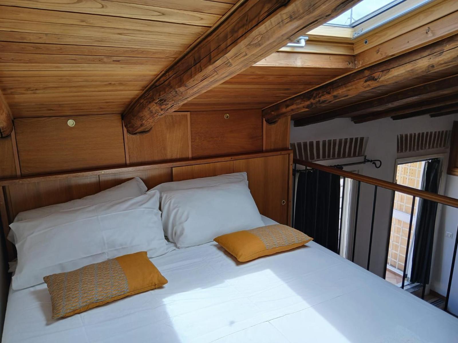 Apartamento Attico Con Terrazza Santa Cecilia *